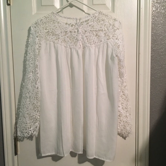Flowy Shirt with Lace Sleeves - Picture 3 of 5